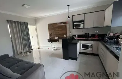 Belíssima casa reformada e com planejados prox. a avenida mandacaru