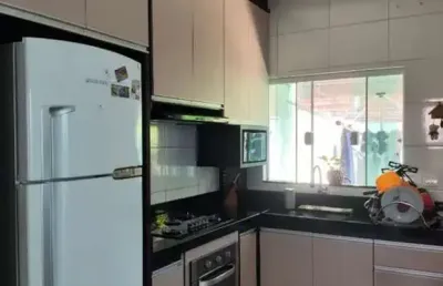 ? casa com 2 qtos no jardim kakimori em floresta ?✨