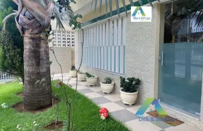 Casa de alto padrão e fino acabamento com 360m² em região privilegiada na região do jardim da saúde!