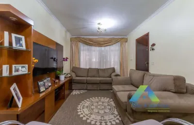 Excelente sobrado com 250m² e alto padrão de acabamento!