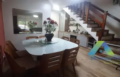 Lindo sobrado com 210m² com 3 suítes com alto pdrão de acabamento!