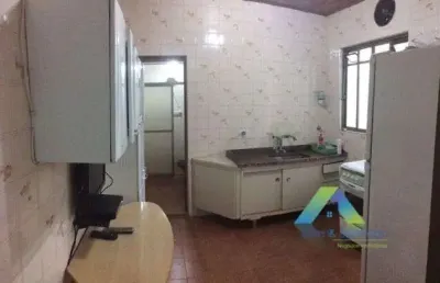 Ótima casa em bairro privilegiado a 5 minutos da estação do metro sacomã e a 10 minutos da estação de metro ipiranga.