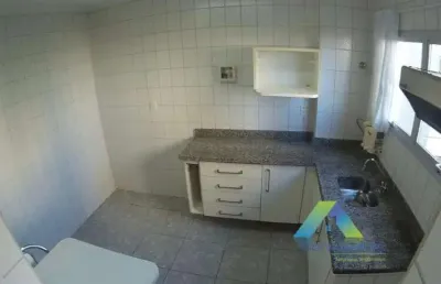 Ótimo apartamento com 2 dormitórios com fácil acesso a comercio e principais avenidas.
