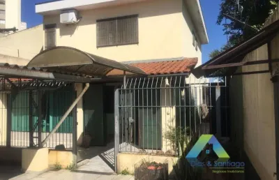 Ótimo sobrado com 3 dormitórios, 5 vagas de garagem com amplo espaço em bairro tranquilo com ótima localização.