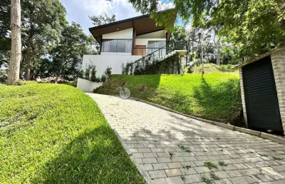 Casa nova com 3 quartos sendo 1 suíte em vargem grande - teresópolis/rj.