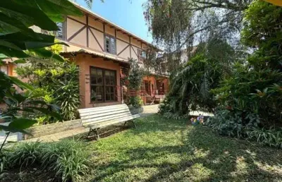 Casa com 4 quartos sendo 2 suítes no parque são luiz - teresópolis/rj.