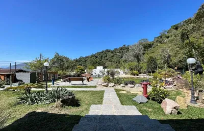 Casa na serra com 4 quartos sendo 1 suíte no parque do ingá- teresópolis/rj.