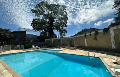 Casa com 3 quartos sendo 1 suíte em condomínio no alto - teresópolis/rj.