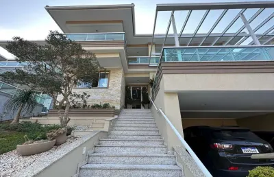 Casa com 4 suítes em condomínio no panorama - teresópolis/rj.