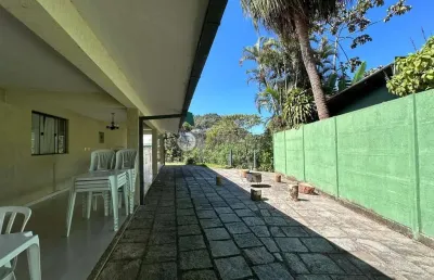 Casa com 5 quartos sendo 3 suítes no comary - teresópolis/rj.