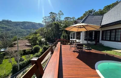 Casa com 4 quartos sendo 2 suítes em condomínio no parque do imbuí - teresópolis/rj.