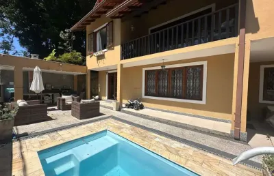 Casa independente com 6 quartos sendo 2 suítes no comary - teresópolis/rj.