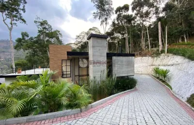 Casa com 3 quartos sendo 1 suíte e 2 suítes canadenses, 250 m² no parque do imbuí - teresópolis/rj