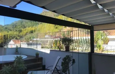 Cobertura com 4 quartos sendo 3 suítes, 186 m² na tijuca - teresópolis/rj.