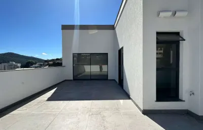 Cobertura linear com 3 suítes, 157 m² na várzea - teresópolis/rj.