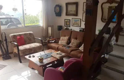 Casa com 3 quartos sendo 1 suíte, 95 m² na cascata dos amores - teresópolis/rj.