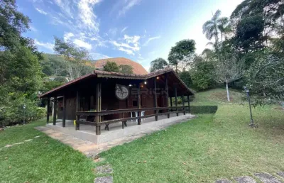 Casa linear com 3 quartos sendo 1 suíte, com 3.200 m² de terreno no parque do imbuí - teresópolis/rj.