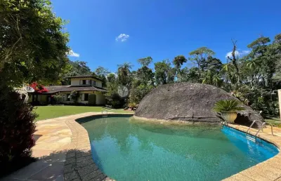 Mansão em condomínio em quebra frascos - teresópolis/rj.