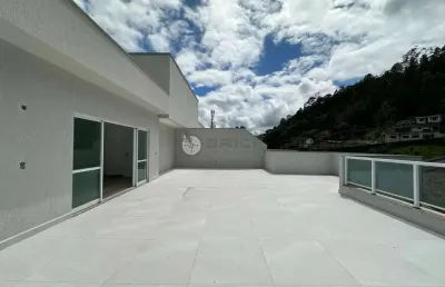 Cobertura linear com 2 suítes, 120 m² na pimenteiras - teresópolis/rj.