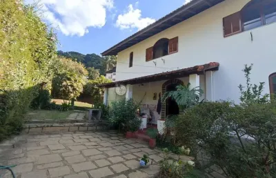 Casa para venda independente com 3 quartos no golfe, teresópolis/rj.