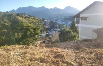 Terreno com 510 m² em declive no parque são luiz - teresópolis/rj.