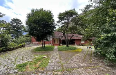 Casa com 5 quartos sendo 3 suítes na cascata dos amores - teresópolis/rj.