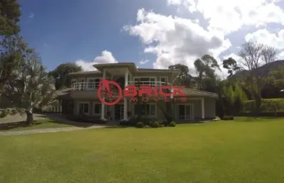 Casa com 6 quartos sendo 4 suítes em condomínio no parque do imbuí - teresópolis/rj.