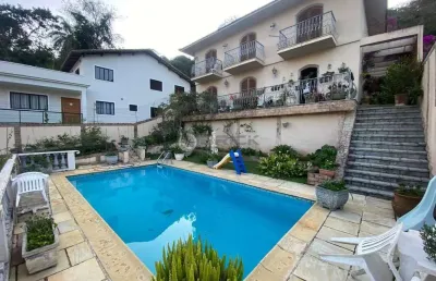 Casa independente com 3 quartos sendo 1 suíte, 600 m² de terreno no vale do paraíso - teresópolis/rj.