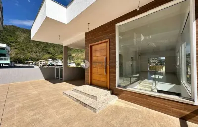 Casa nova à venda com 3 suítes na tijuca - teresópolis/rj.