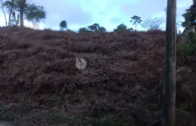 Terreno com 2.300 m² em albuquerque - teresópolis/rj