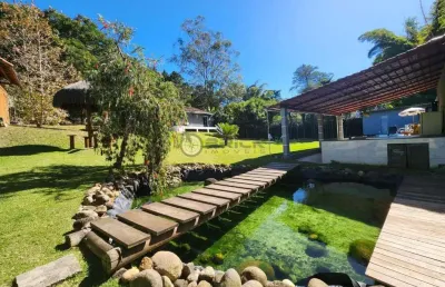 Casa com 2 quartos sendo 1 suíte, 135 m² em albuquerque - teresópolis/rj.