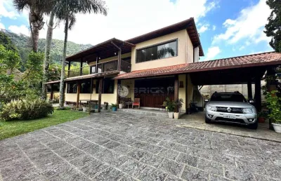 Casa para venda com 6 quartos sendo 3 suítes, 407 m² no comary - teresópolis/rj.