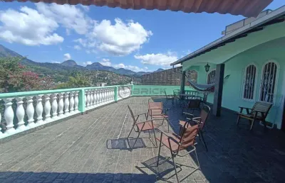 Casa para venda com 3 quartos sendo 1 suíte, 204.3m² na fazendinha - teresópolis/rj.