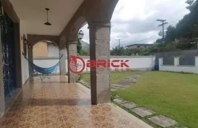 Casa à venda com 4 quartos sendo 2 suítes, 225 m² no comary - teresópolis/rj.