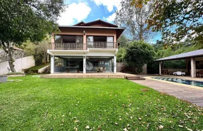 Casa à venda com 5 quartos sendo 2 suítes, 1.400 m² de terreno no parque do imbuí - teresópolis/rj.