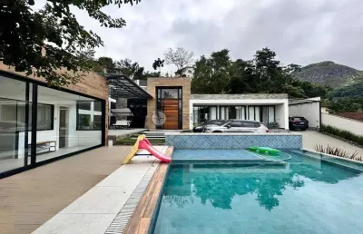Casa para venda com 4 suítes, 350 m² em agriões - teresópolis/rj.