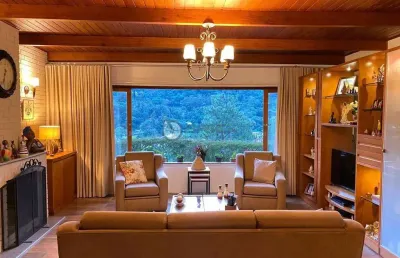 Casa à venda com 5 quartos, 2.470 m² de terreno no parque do imbuí - teresópolis/rj.