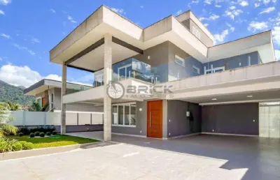 Casa para venda com 4 suítes, 350.78 m² no comary - teresópolis/rj.