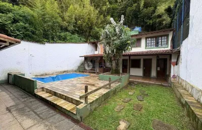 Casa para locação com 8 quartos, 288.12m² na várzea - teresópolis/rj.