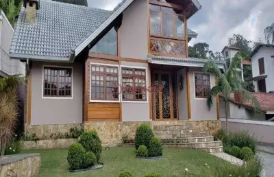Exclusiva casa com 3 quartos sendo 1 suíte no comary, teresópolis/rj
