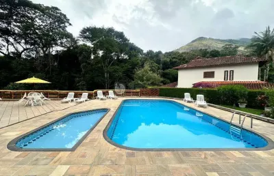 Casa à venda com 3 quartos sendo 1 suíte, 180 m² em quebra frascos - teresópolis/rj.