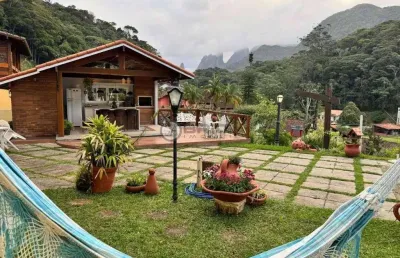 Casa com vista privilegiada para o dedo de deus com 4 quartos no comary, teresópolis/rj.