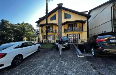 Casa em condomínio com 4 suítes no comary - teresópolis/rj.