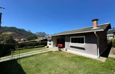 Casa linear com 5 quartos sendo 2 suítes em condomínio em vargem grande - teresópolis/rj.