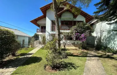Casa em condomínio com 3 quartos sendo 2 suítes no golfe - teresópolis/rj.