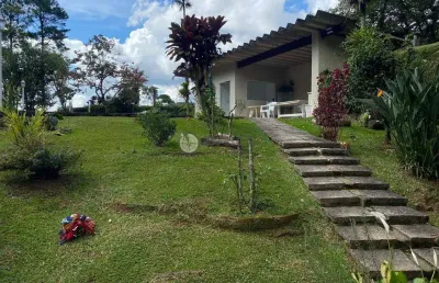 Casa à venda em condomínio com 4 quartos sendo 2 suítes, 1.825 m² de terreno no comary - teresópolis/rj.