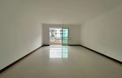 Apartamento para venda com 3 quartos sendo 1 suíte + dependência, 143 m² em agriões - teresópolis/rj.