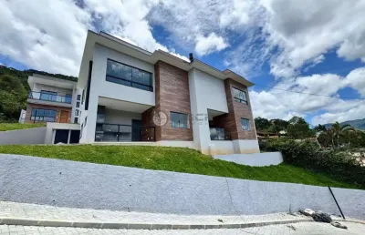 Casa nova à venda com 3 quartos sendo 1 suíte em condomínio no golfe - teresópolis/rj.