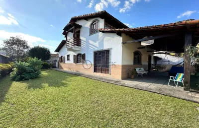 Casa á venda com 5 quartos sendo 2 suítes, 200 m² na tijuca - teresópolis/rj.
