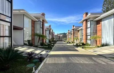 Casa à venda com 4 quartos sendo 2 suítes, 151.71 m² na tijuca - teresópolis/rj.